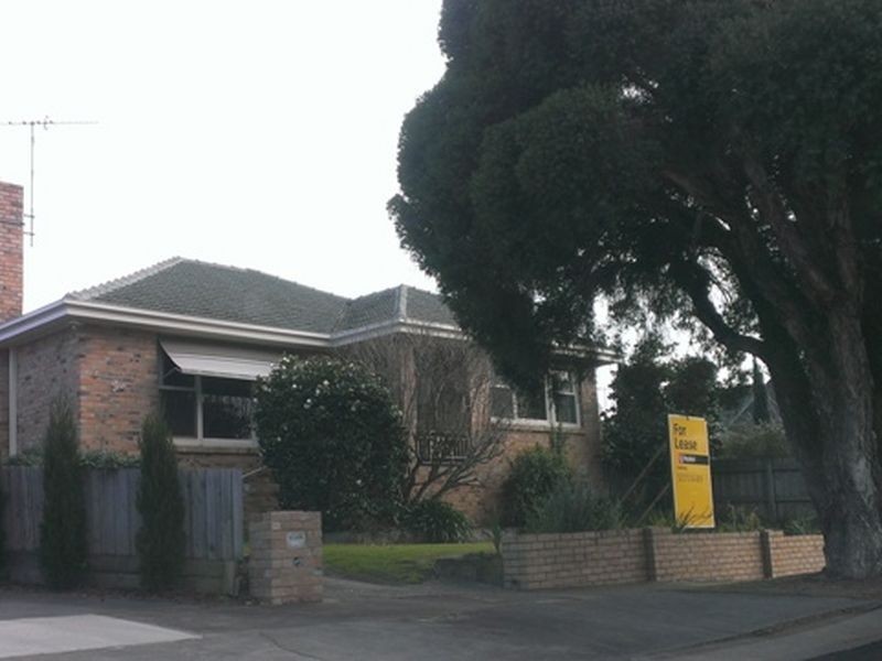 10 Norman Court, Highton VIC 3216