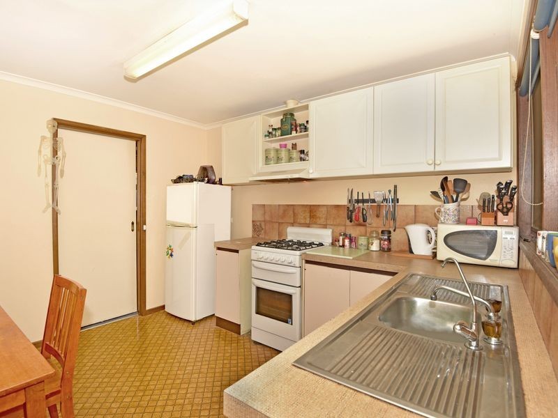 7 Vostok Court, Whittington VIC 3219