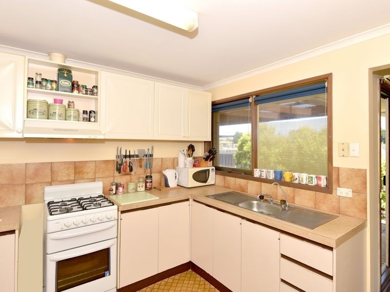 7 Vostok Court, Whittington VIC 3219