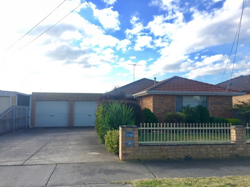 17 Michell Close, Norlane VIC 3214