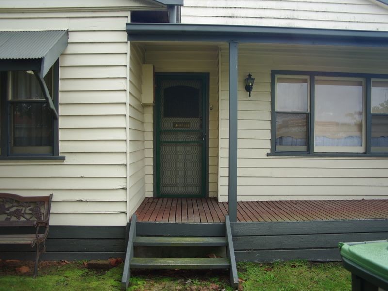 2 Saffron Street, Newtown VIC 3220