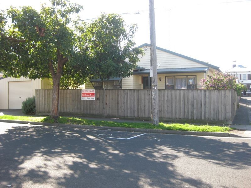 2 Saffron Street, Newtown VIC 3220