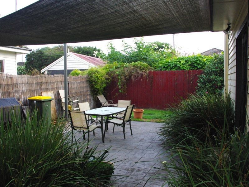 2 Saffron Street, Newtown VIC 3220