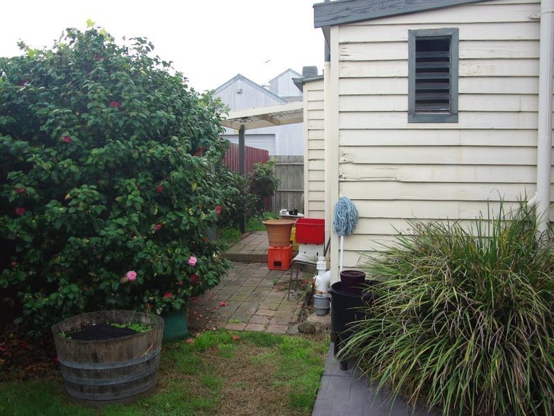 2 Saffron Street, Newtown VIC 3220