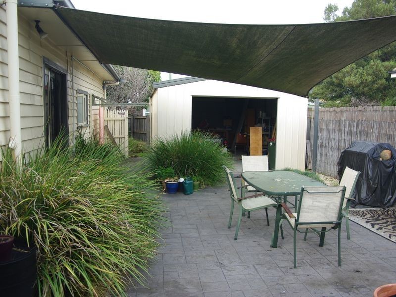 2 Saffron Street, Newtown VIC 3220