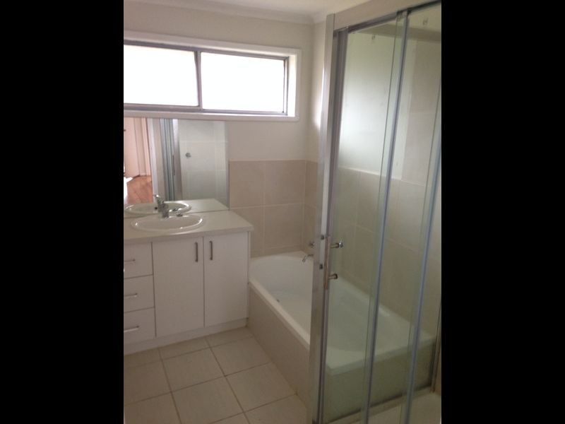 11 Currier Street, Breakwater VIC 3219