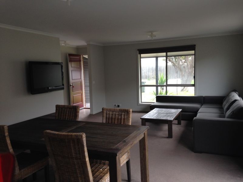 1/2 Thatcher Court, Whittington VIC 3219