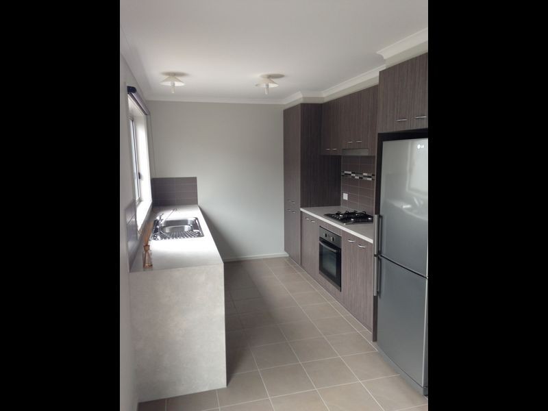 1/2 Thatcher Court, Whittington VIC 3219