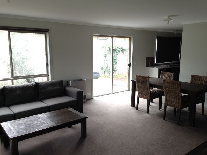 1/2 Thatcher Court, Whittington VIC 3219