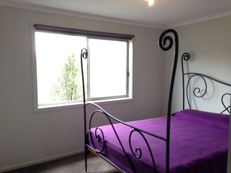 1/2 Thatcher Court, Whittington VIC 3219