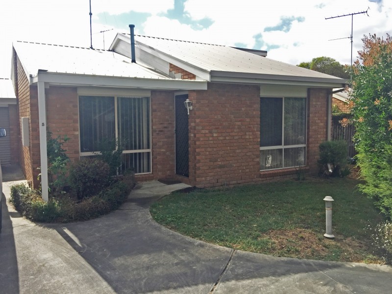 Unit 5/3 Augustine Drive, Highton VIC 3216