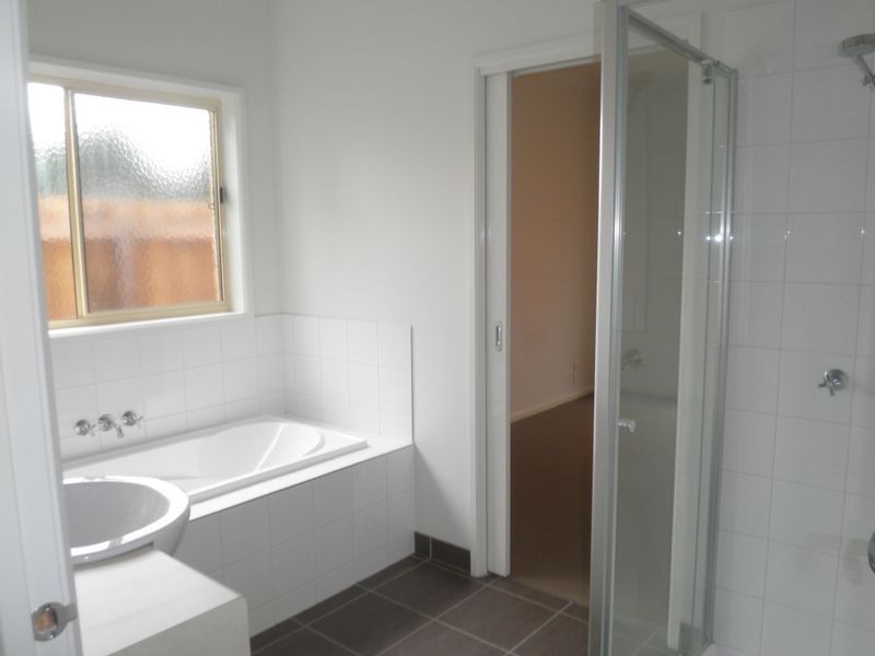 2/27 Talpa Crescent, Corio VIC 3214