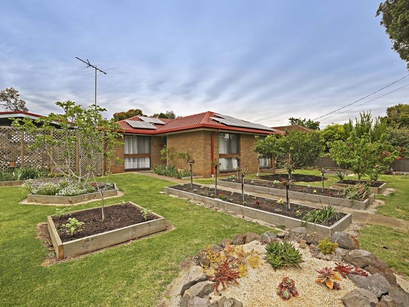 8 Raymond Grove, Corio VIC 3214