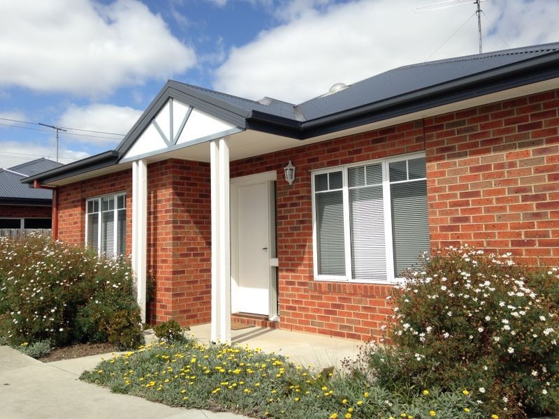 2/174 Church Street, Hamlyn Heights VIC 3215