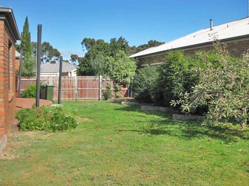 17 Sherwood Grove, Lara VIC 3212