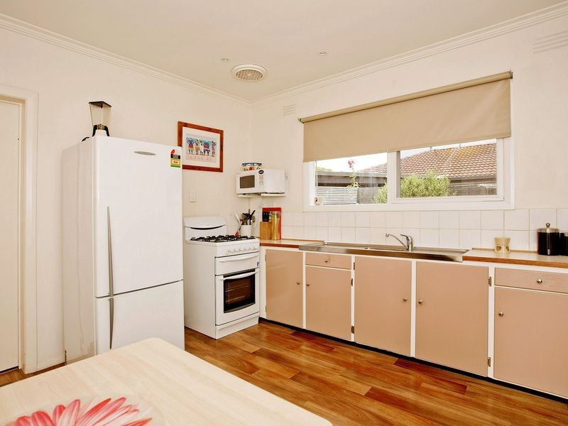 1/8 Poplar Street, Newcomb VIC 3219