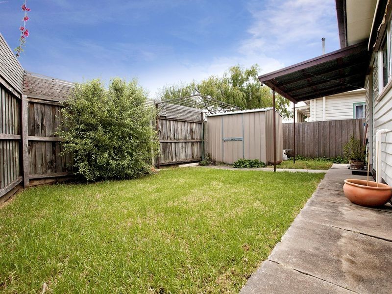1/8 Poplar Street, Newcomb VIC 3219