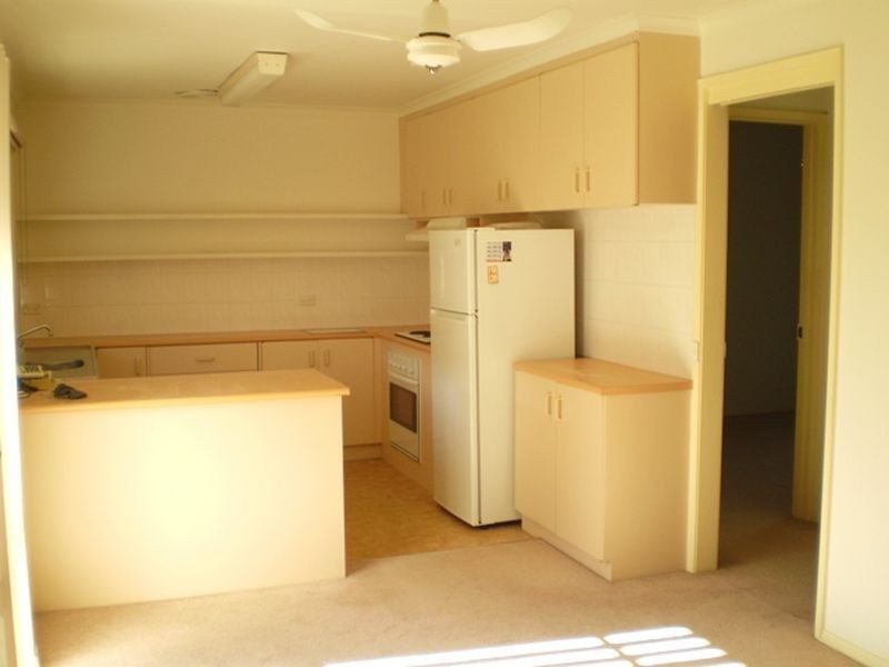 8 Stinton Avenue, Newtown VIC 3220