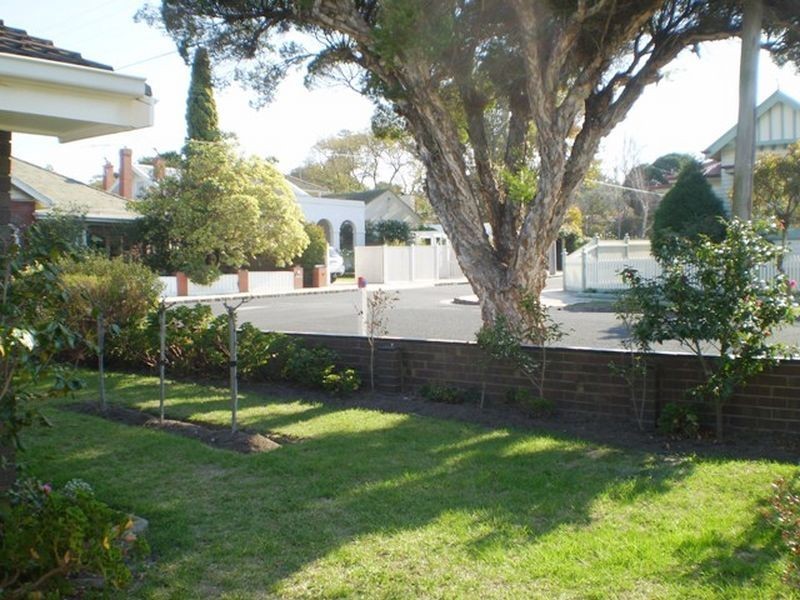 8 Stinton Avenue, Newtown VIC 3220