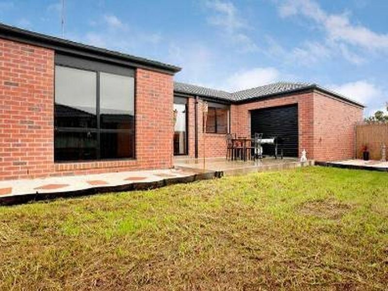 16 Bradley Place, Grovedale VIC 3216