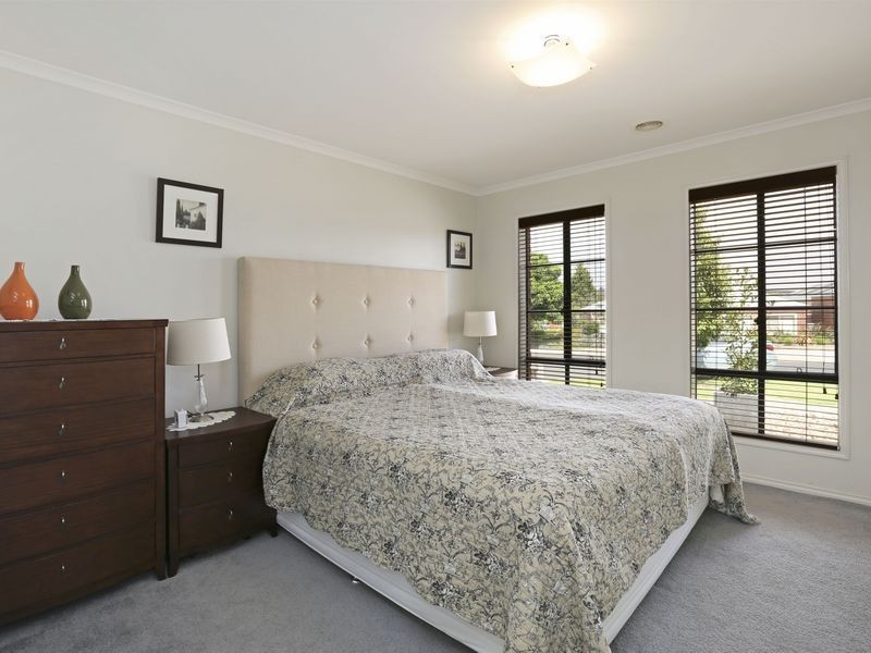 3 Sherman Court, Lovely Banks VIC 3221