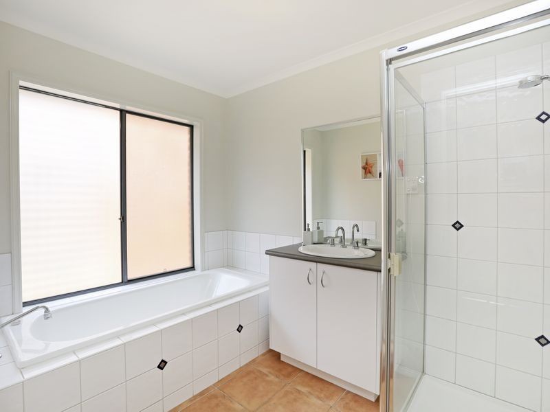 3 Sherman Court, Lovely Banks VIC 3221