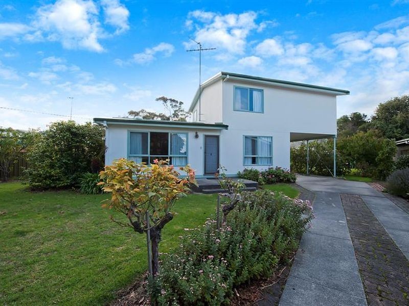 32 Montrose Avenue, Apollo Bay VIC 3233