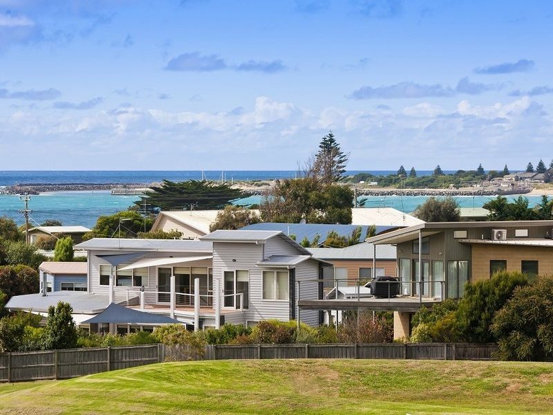 18 Seaview Drive, Apollo Bay VIC 3233