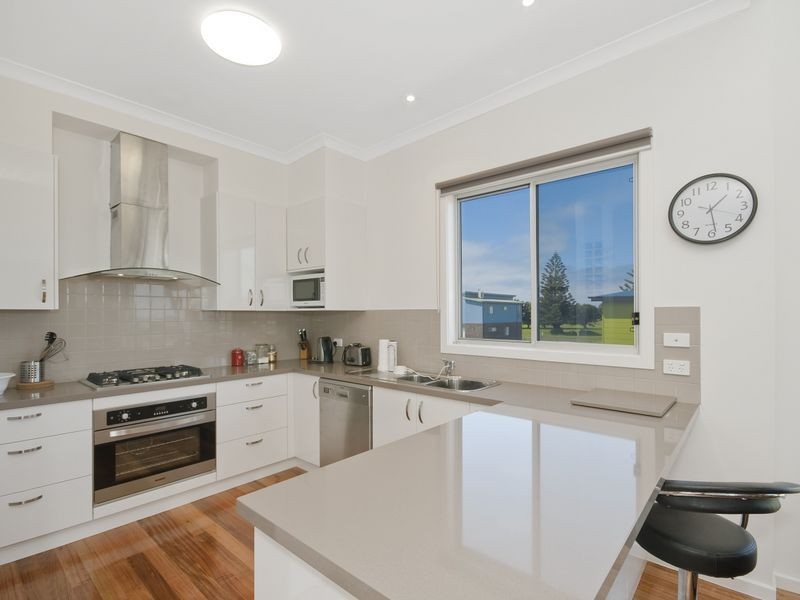 8D Gambier Street, Apollo Bay VIC 3233