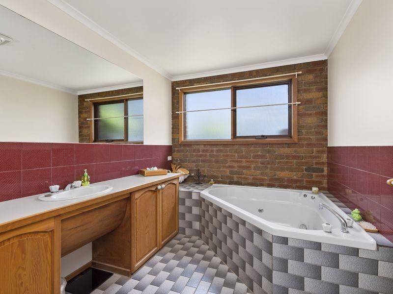 24 Moore Street, Apollo Bay VIC 3233