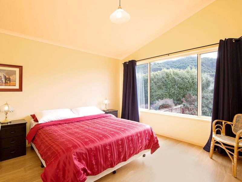 10 Scenic Drive, Apollo Bay VIC 3233