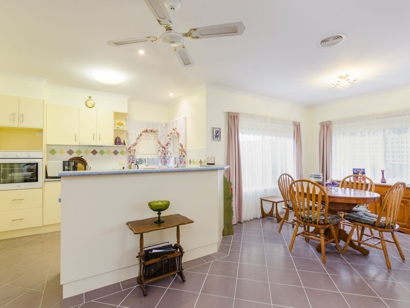 2/5 Patricia Court, Drysdale VIC 3222