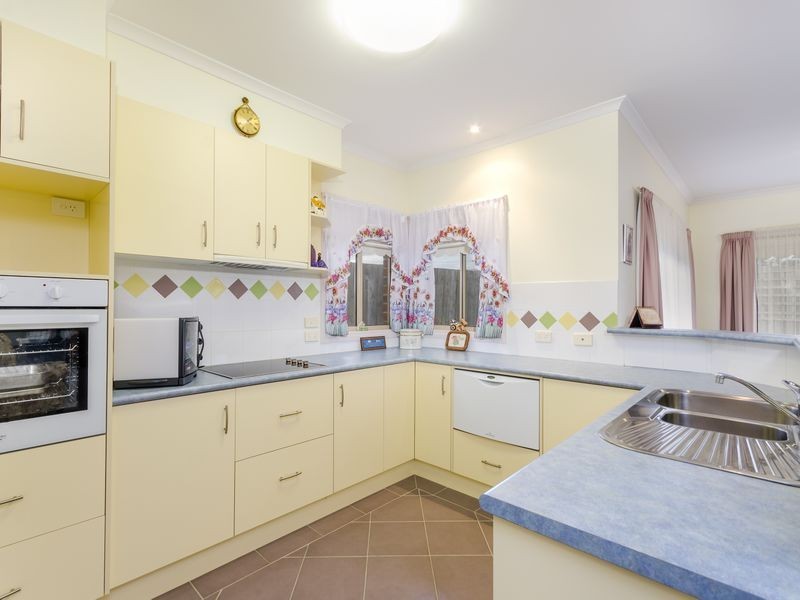 2/5 Patricia Court, Drysdale VIC 3222