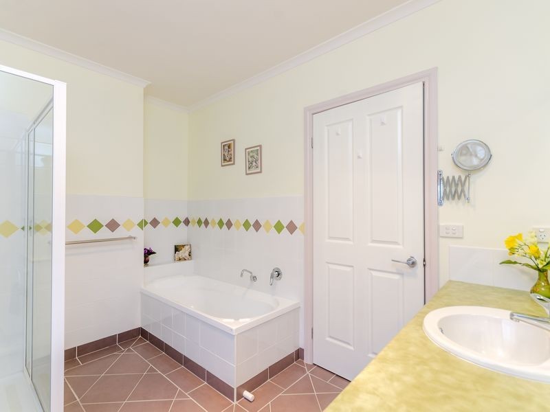 2/5 Patricia Court, Drysdale VIC 3222