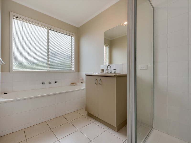 Unit 2/30 Ernstine Way, Drysdale VIC 3222