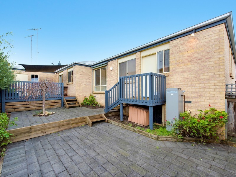 Unit 2/30 Ernstine Way, Drysdale VIC 3222