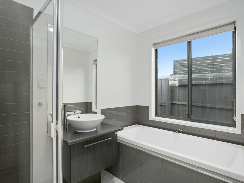 11 Buick Mews, Drysdale VIC 3222