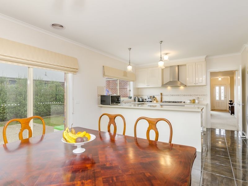 12 Grassland Grove, Leopold VIC 3224