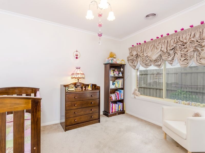 12 Grassland Grove, Leopold VIC 3224