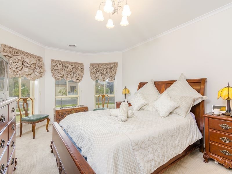 12 Grassland Grove, Leopold VIC 3224