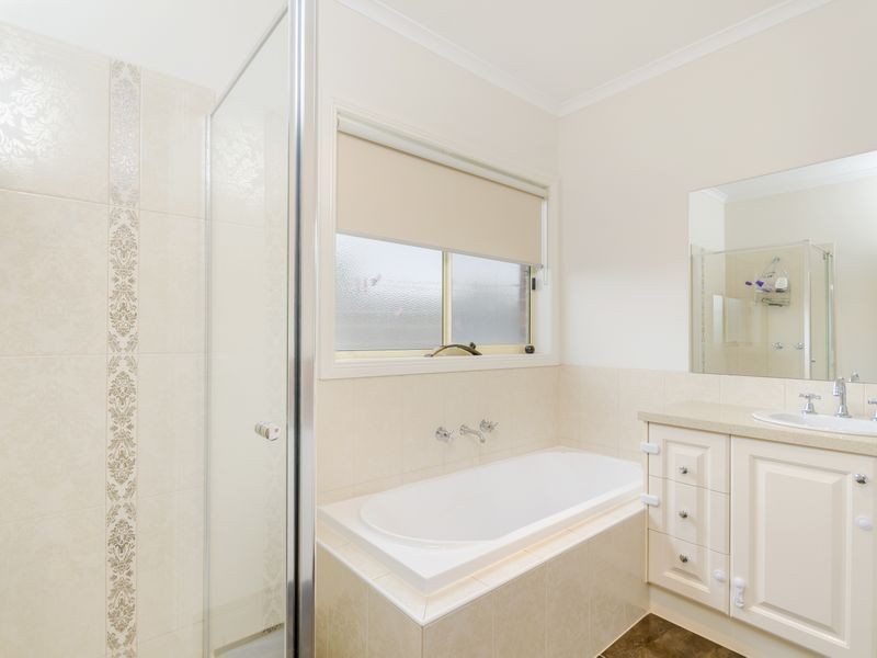 12 Grassland Grove, Leopold VIC 3224