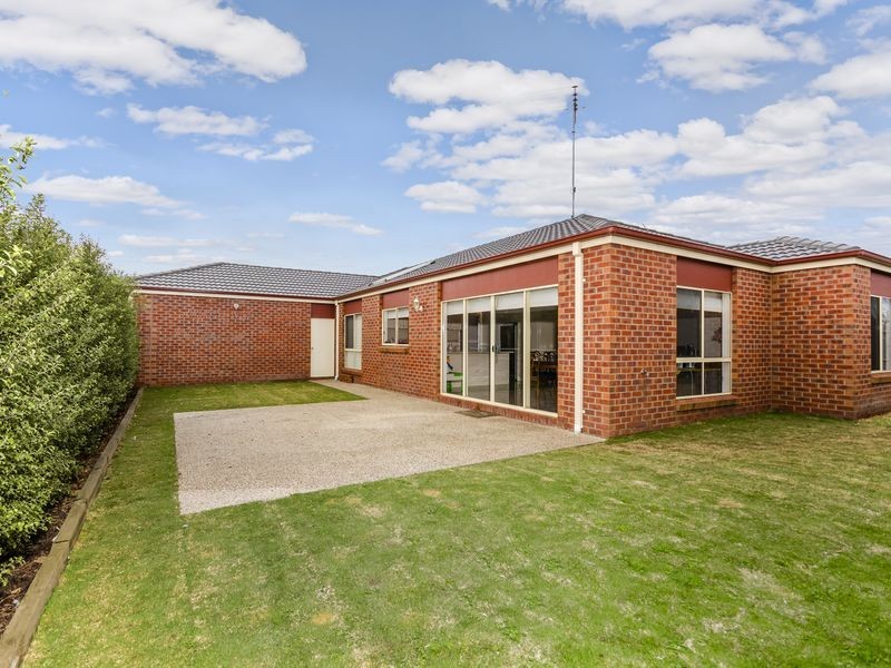 12 Grassland Grove, Leopold VIC 3224