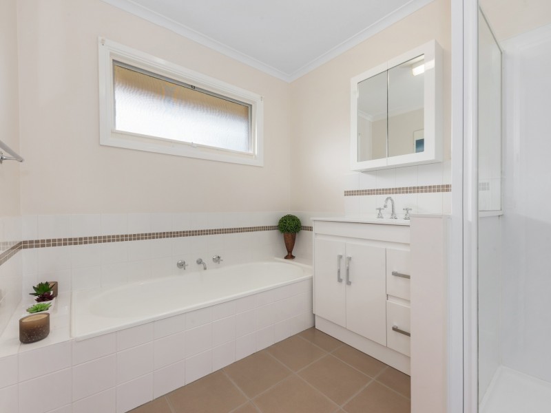 33 Parrakoola Drive, Clifton Springs VIC 3222