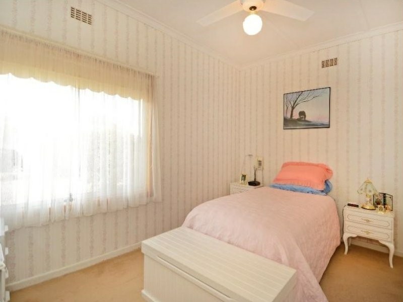 17 Bromley Street, Thomson VIC 3219