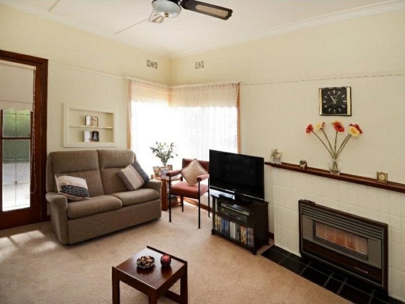 17 Bromley Street, Thomson VIC 3219