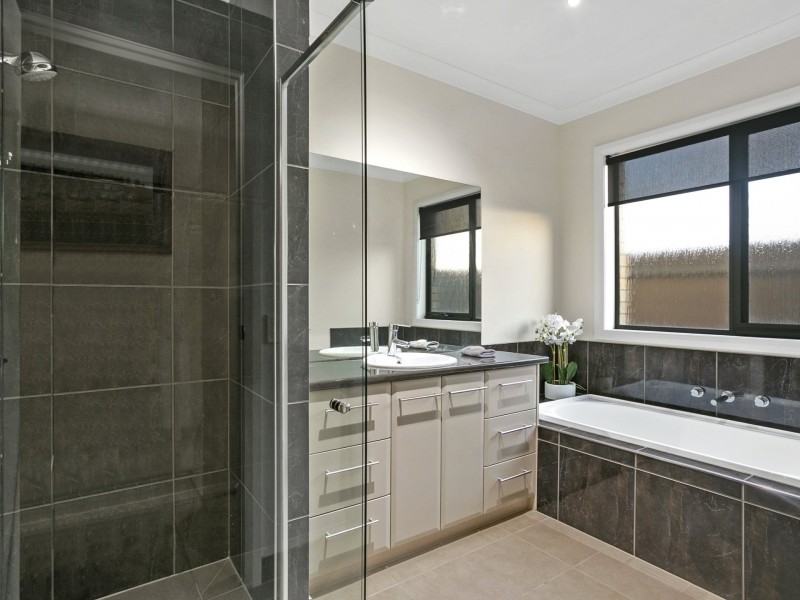 31 Golden Grove, Portarlington VIC 3223