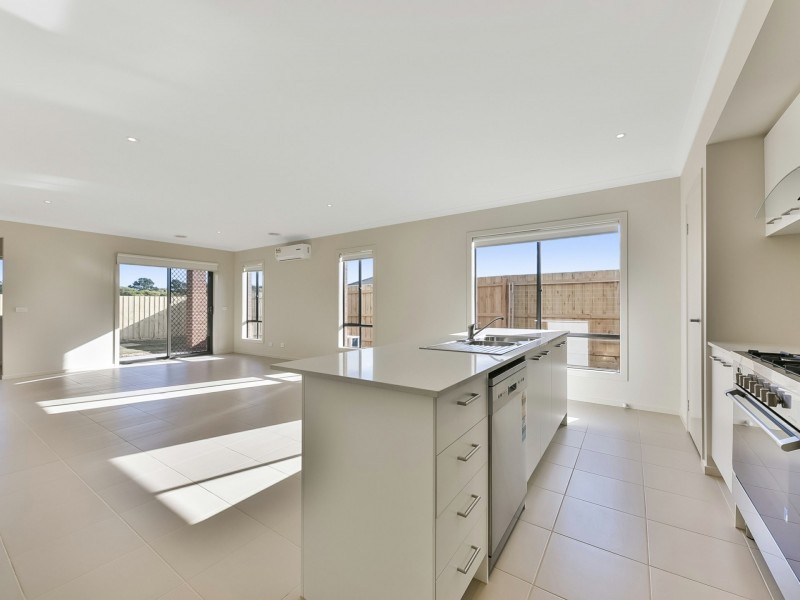33 Calk Terrace, St Leonards VIC 3223