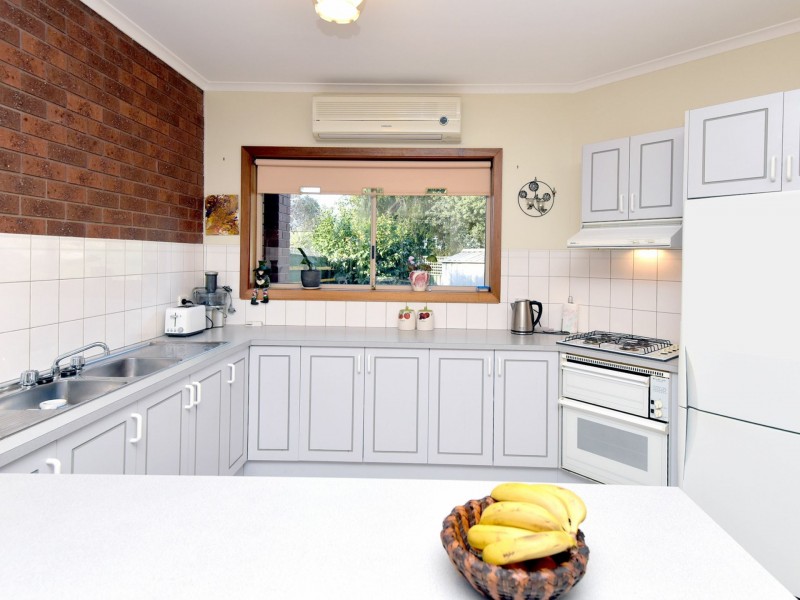 1/2 Curtis Street, Leopold VIC 3224