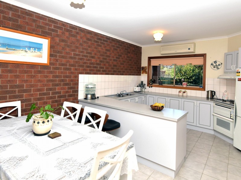 1/2 Curtis Street, Leopold VIC 3224