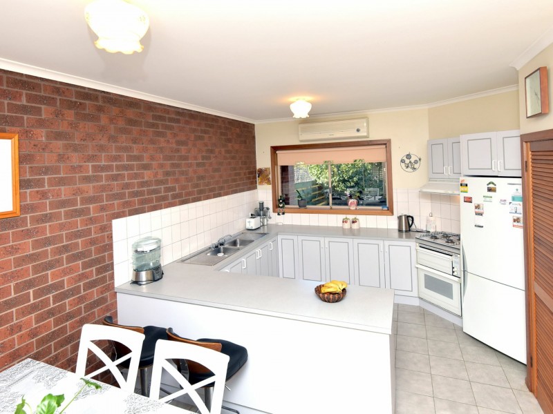 1/2 Curtis Street, Leopold VIC 3224